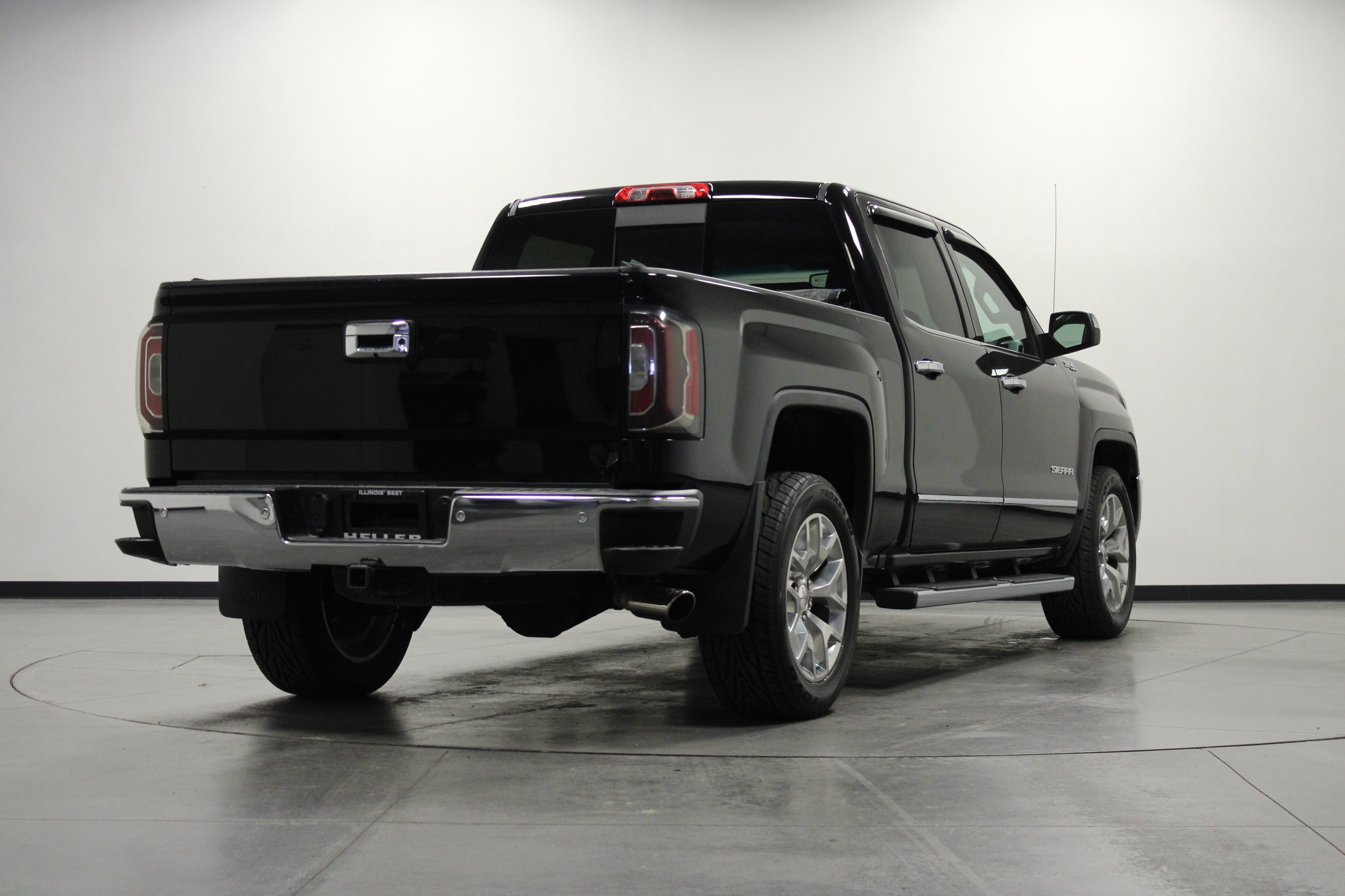 Used 2017 GMC Sierra 1500 SLT w/ SLT Premium Package AWD/4WD image 4