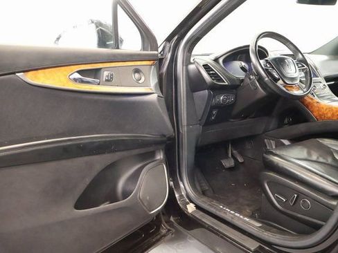 Used 2019 Lincoln Nautilus Reserve image 10