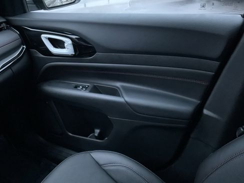 Used 2024 Jeep Compass Trailhawk w/ Trailhawk Convenience Group image 16