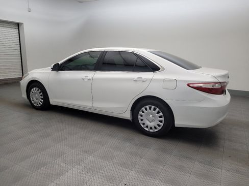 Used 2017 Toyota Camry LE image 3