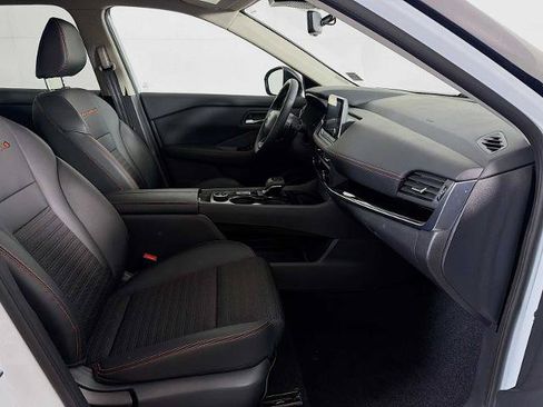 Certified 2025 Nissan Rogue SV AWD/4WD image 24