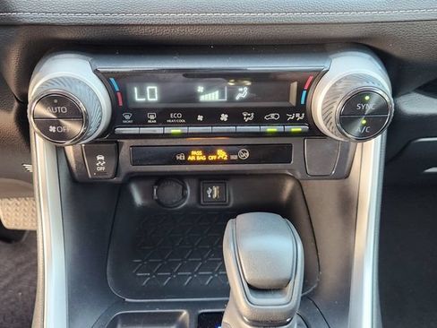 Used 2025 Toyota RAV4 LE AWD/4WD image 18