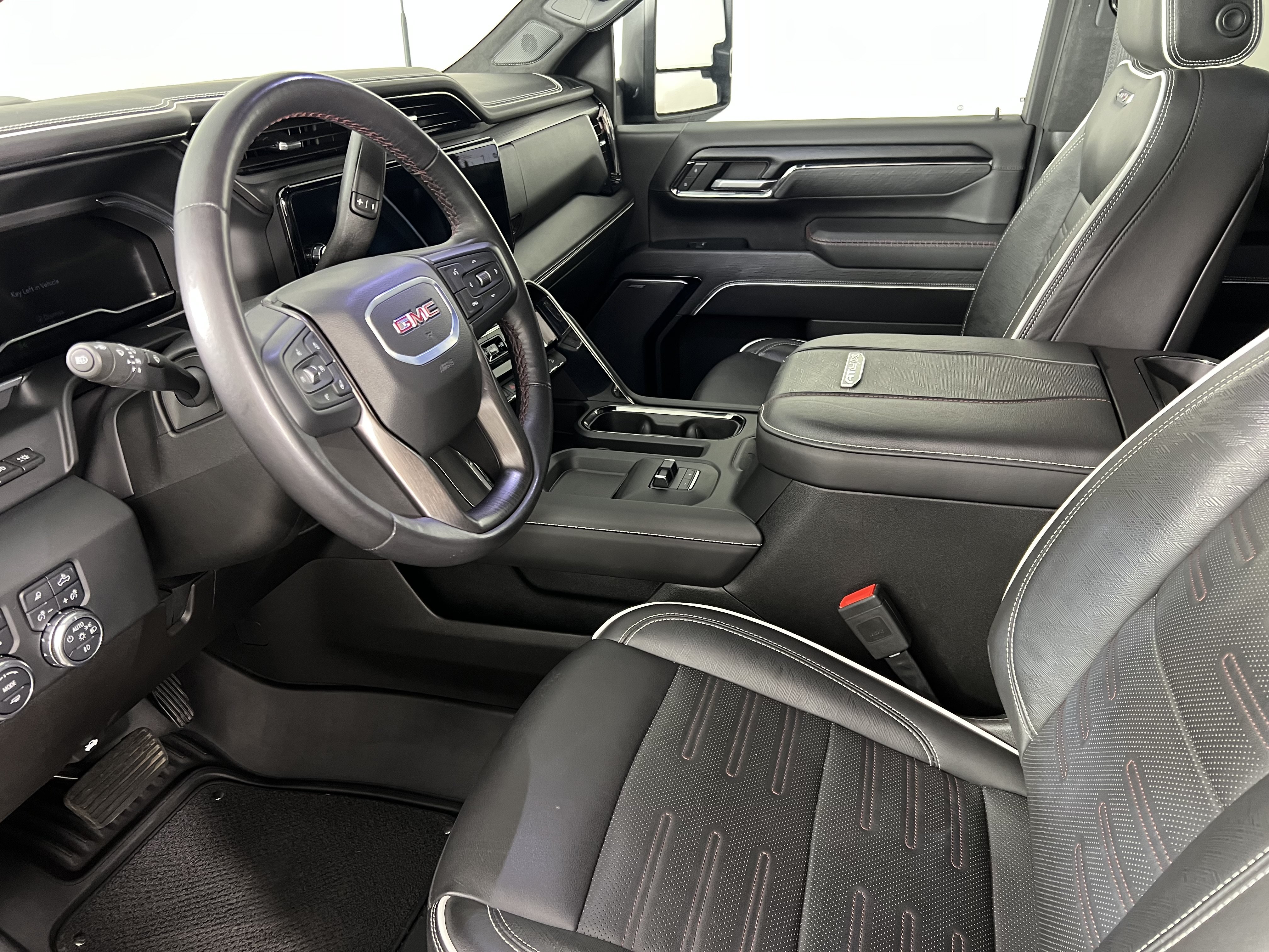 Used 2024 GMC Sierra 2500 AT4X AWD/4WD image 4
