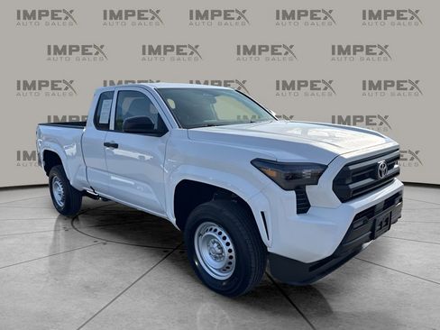 Used 2024 Toyota Tacoma SR image 7