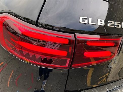 Used 2026 Mercedes-Benz GLB 250 4MATIC image 32