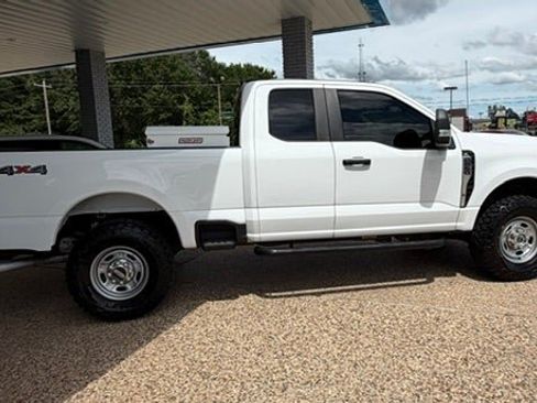 Used 2023 Ford F250 XL w/ XL Off-Road Package AWD/4WD image 2