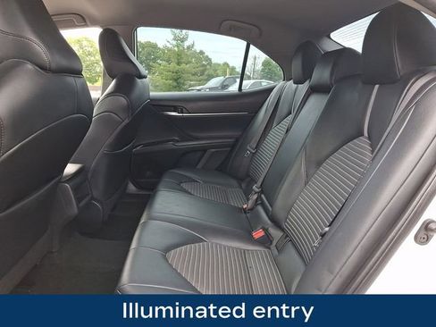 Used 2020 Toyota Camry SE FWD image 17