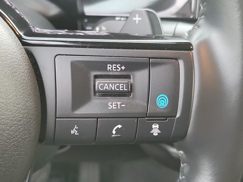 Used 2025 Nissan Pathfinder SL AWD/4WD image 25