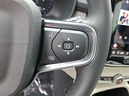 Used 2023 Volvo XC40 B5 Plus w/ Protection Package Premier AWD/4WD image 23