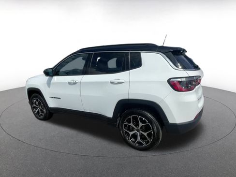 Used 2025 Jeep Compass Limited image 10