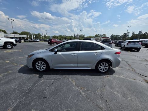 Used 2024 Toyota Corolla LE FWD image 3