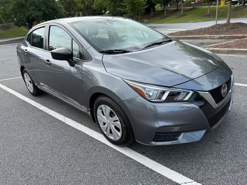 Used 2022 Nissan Versa S FWD image 3