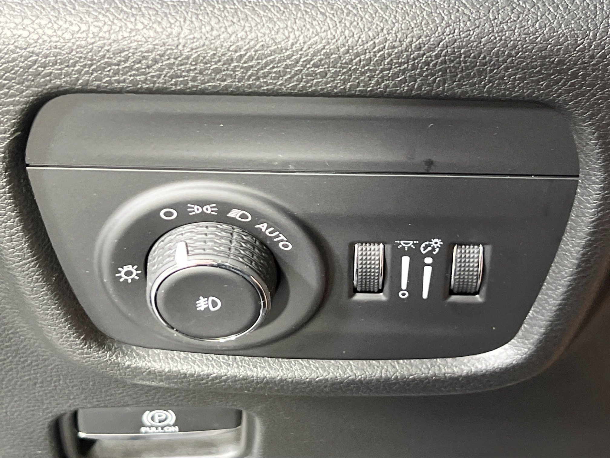 Used 2023 Jeep Grand Cherokee Limited AWD/4WD image 10