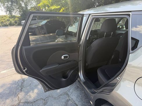 Used 2018 Kia Soul w/ Convenience Package FWD image 12