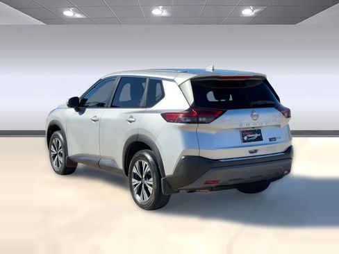Used 2023 Nissan Rogue SV image 3