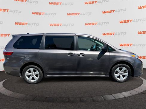 Used 2020 Toyota Sienna L w/ Carpet Mat Package image 6