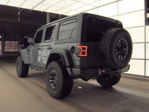 Used 2024 Jeep Wrangler Willys image 8