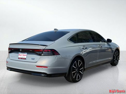 Used 2025 Honda Accord Touring image 4