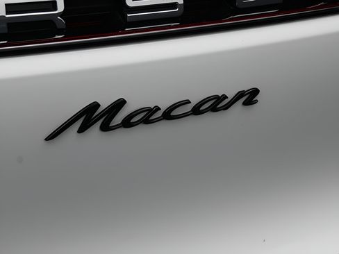 Used 2026 Porsche Macan AWD/4WD image 9
