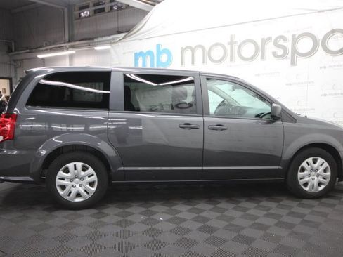 Used 2019 Dodge Grand Caravan SE w/ UConnect Hands-Free Group image 7