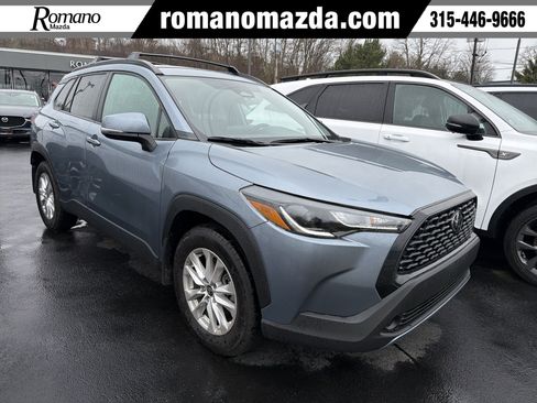Used 2024 Toyota Corolla Cross LE image 1