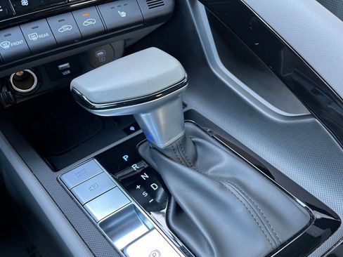 Used 2025 Hyundai Elantra SEL image 41