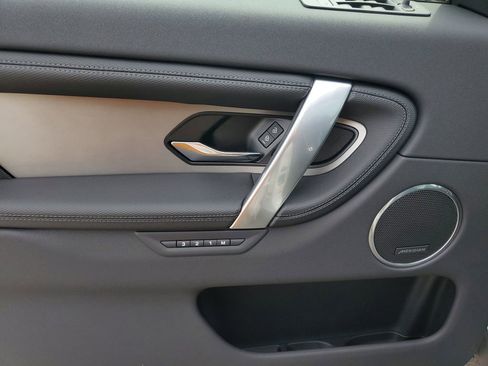 Used 2026 Land Rover Discovery Sport Landmark image 11