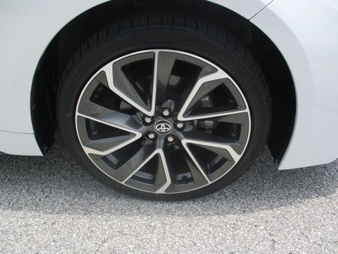 Used 2022 Toyota Corolla SE w/ SE Premium Package FWD image 9