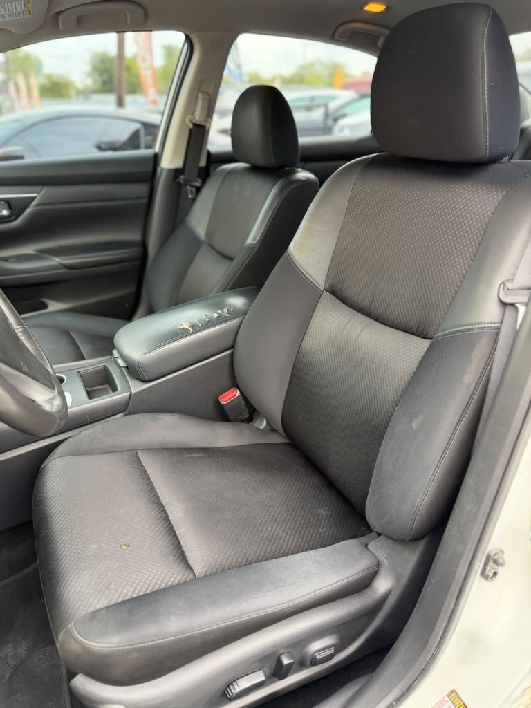Used 2017 Nissan Altima 2.5 SR w/ Midnight Edition Package FWD image 12