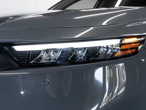 Used 2024 Honda Accord Touring image 9