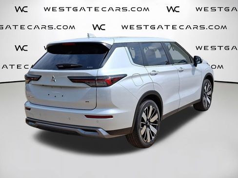 Used 2025 Mitsubishi Outlander SE image 5