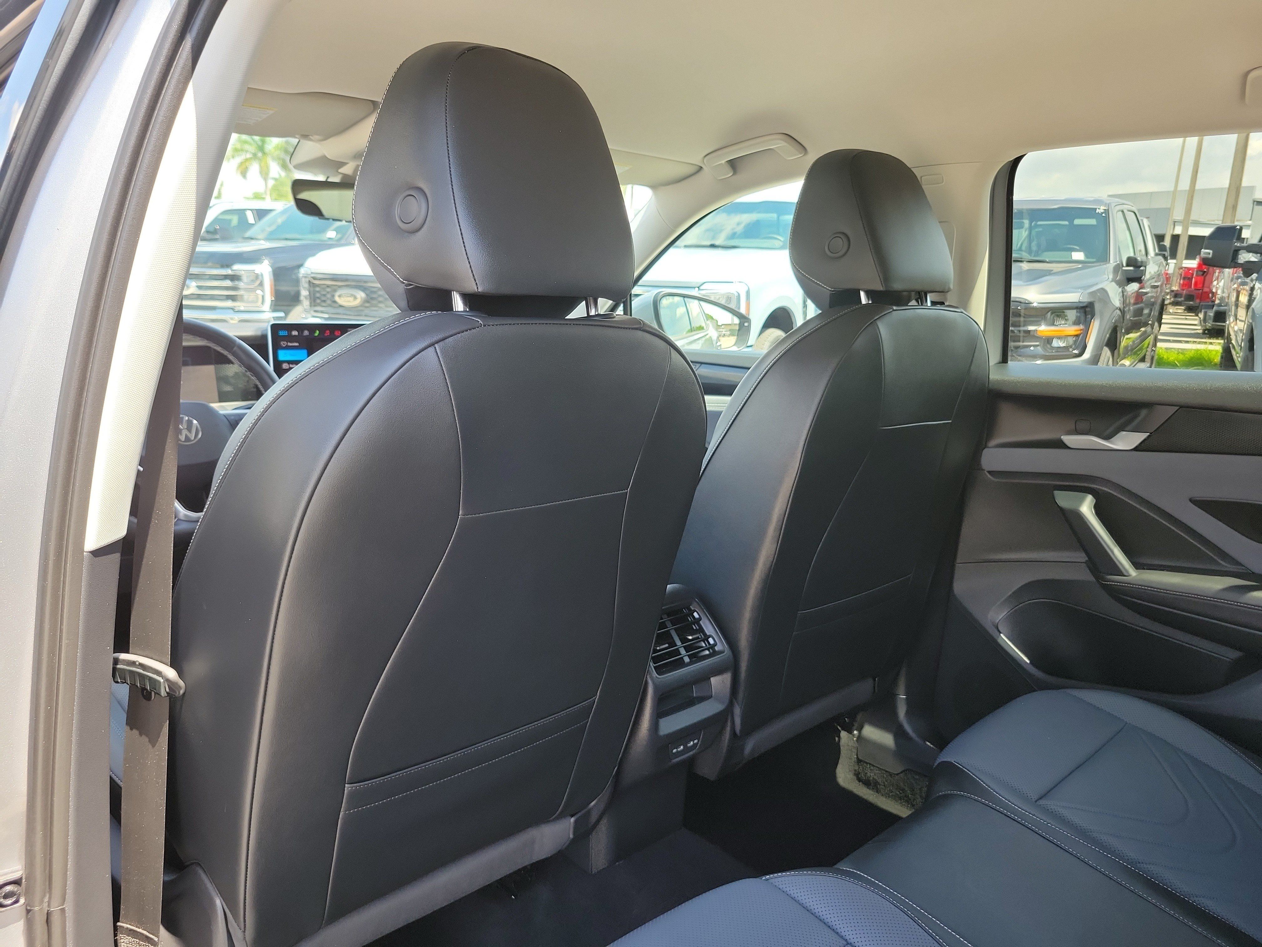Used 2025 Volkswagen Tiguan SE FWD image 14