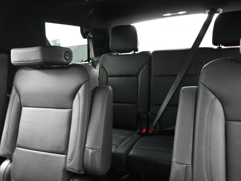Used 2024 Chevrolet Tahoe Z71 w/ Luxury Package AWD/4WD image 16