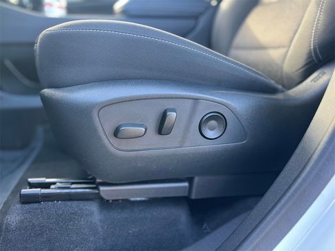 Used 2024 Chevrolet Traverse LT image 16