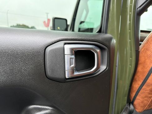 Used 2023 Jeep Gladiator Sport AWD/4WD image 35