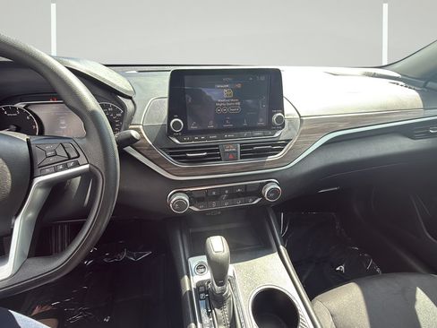 Used 2025 Nissan Altima 2.5 SV FWD image 23