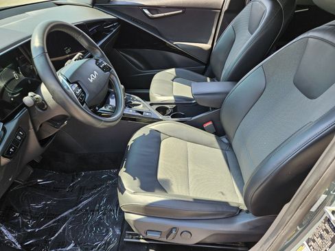 Used 2023 Kia Niro EX FWD image 7