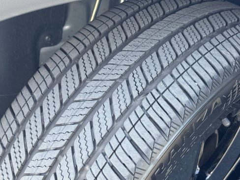 Used 2025 Volkswagen Taos SE image 13