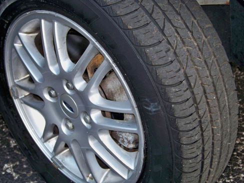 Used 2010 Ford Focus SE FWD image 27
