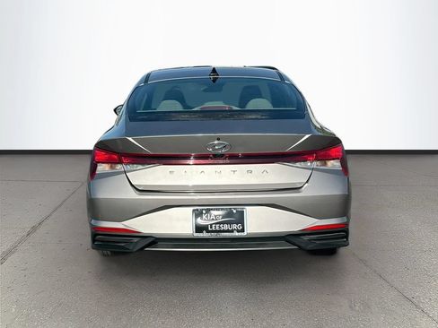 Used 2022 Hyundai Elantra SEL FWD image 6