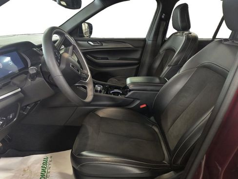 Used 2023 Jeep Grand Cherokee Altitude AWD/4WD image 10