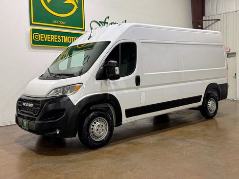 Used 2025 RAM ProMaster 2500 w/ Convenience Group FWD image 3