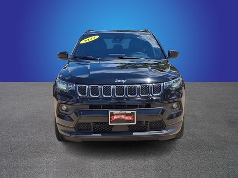 Used 2024 Jeep Compass Latitude AWD/4WD image 2