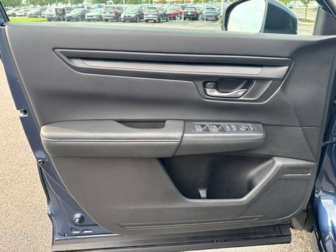 Used 2025 Honda CR-V LX image 29