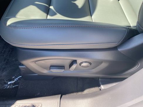 New 2025 Ford Explorer Active w/ Active Comfort Package image 18