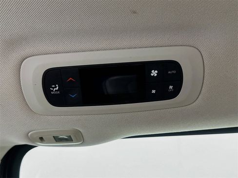 Used 2020 Chrysler Pacifica Limited w/ Tire & Wheel Group image 33