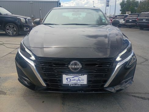 Used 2025 Nissan Altima 2.5 SV FWD image 3