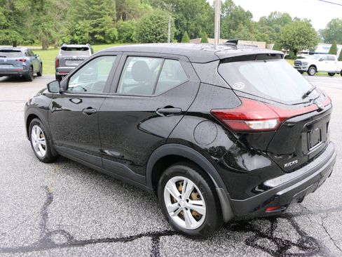 Used 2023 Nissan Kicks S FWD image 3
