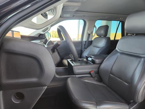 Used 2025 Ford Expedition Active AWD/4WD image 15