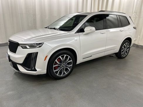 Used 2023 Cadillac XT6 Sport image 2